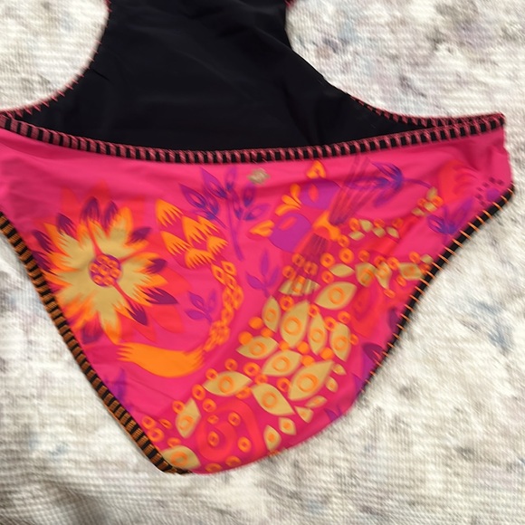 Sexy Cut-Out One Piece Bikini Style Bathing Suit Sz 10 Nanette Lepore Like New - Picture 7 of 9